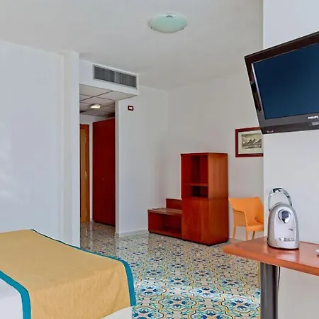 Mediterranea & Convention Center Hotell 4*