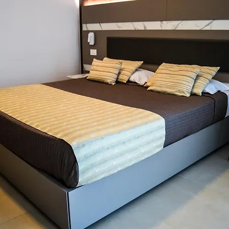 Mediterranea & Convention Center Hotell 4*