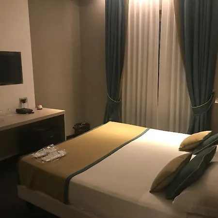 Mediterranea & Convention Center Hotell 4*