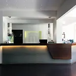 Mediterranea & Convention Center Otel Salerno